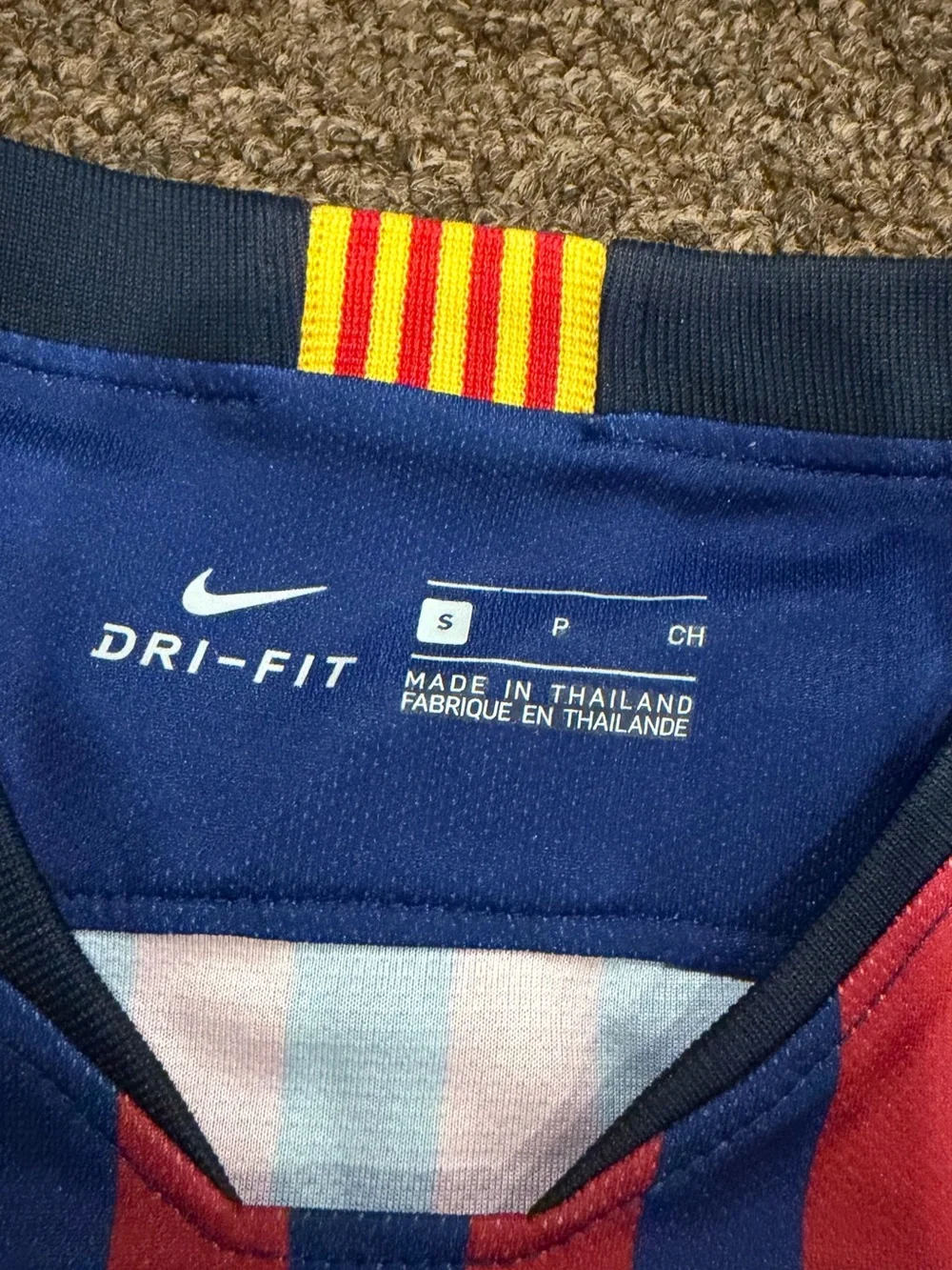 Like NEW! Nike Dry Fit FC Barcelona Home Youth M Jersey Stripes Messi soccer